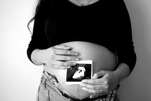 Top Tips for UK Mothers to Overcome Emotional Challenges in the First Year Post-Childbirth